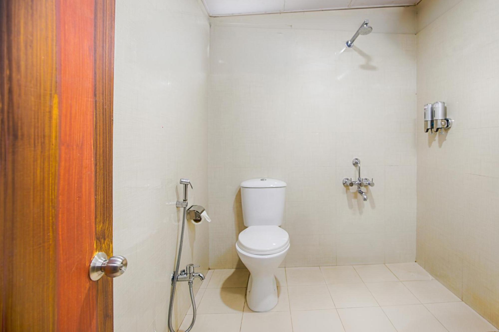 La Nicholas Lake View By Summit Hotels Shillong Room photo